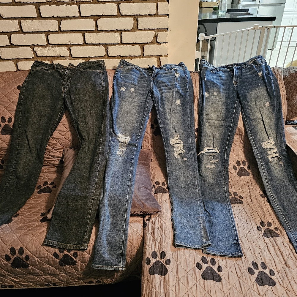 3 pairs of men's jeans